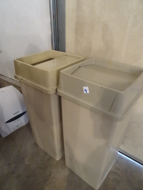 2 Garbage Cans